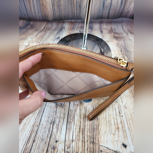 Michael KorsJet Set Charm Medium Top Zip Wristlet - Picture 4 of 9